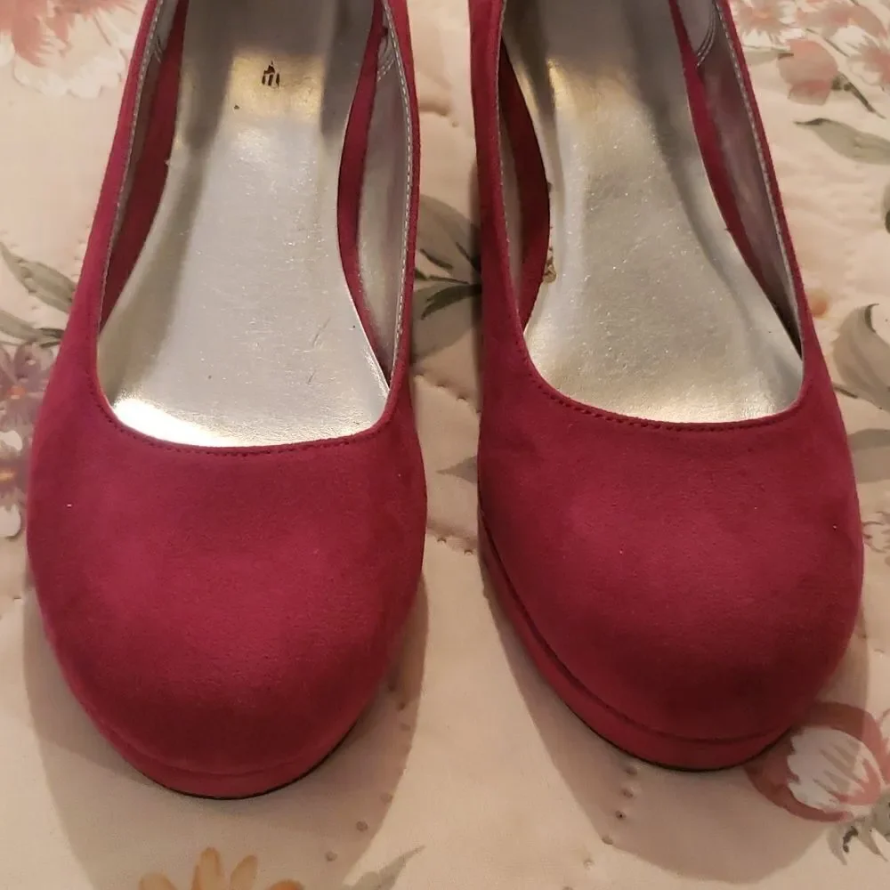 American Eagle Fuchsia Slip On Platform Wedge Heels